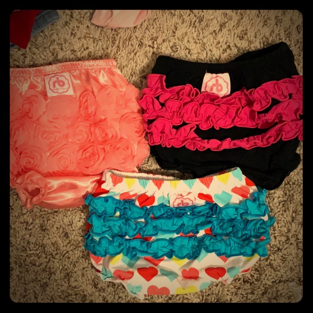 Ruffle buns diapper covers